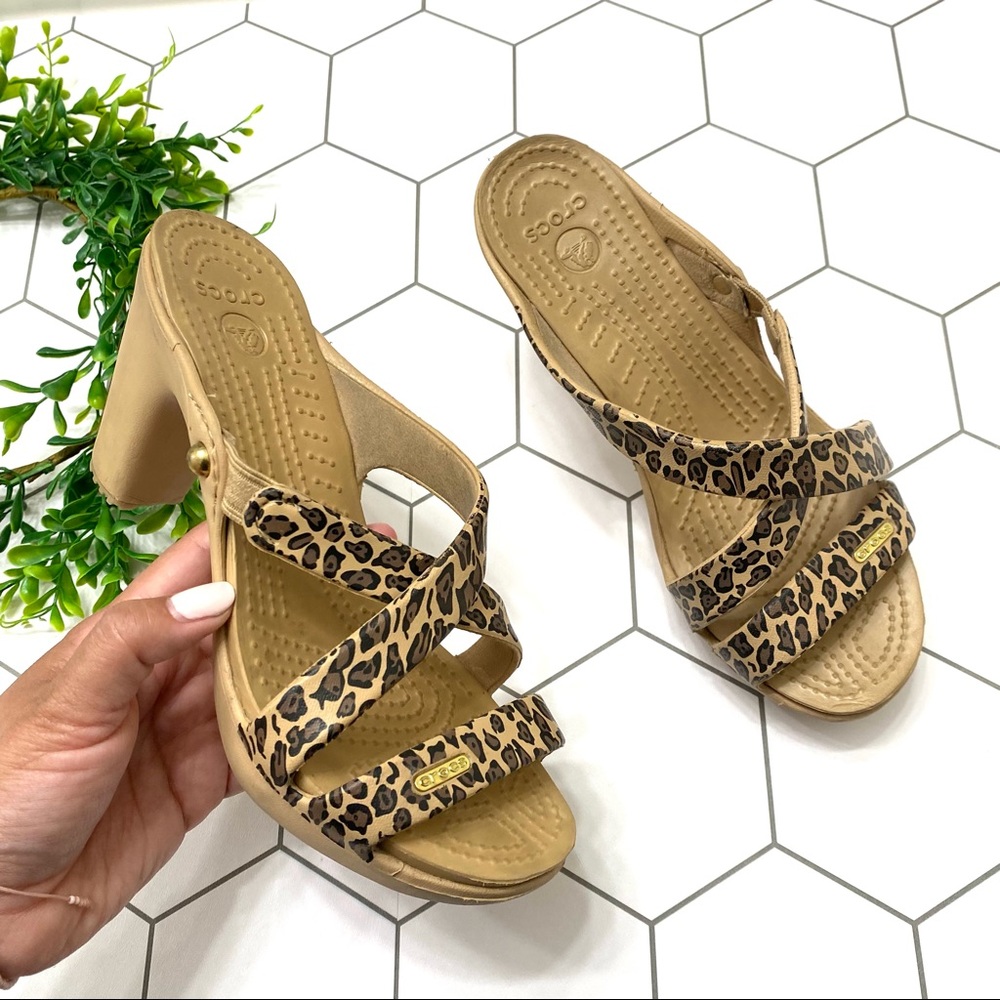 Crocs Cyprus Tan Leopard Animal Print Heels Size 6 Comfort